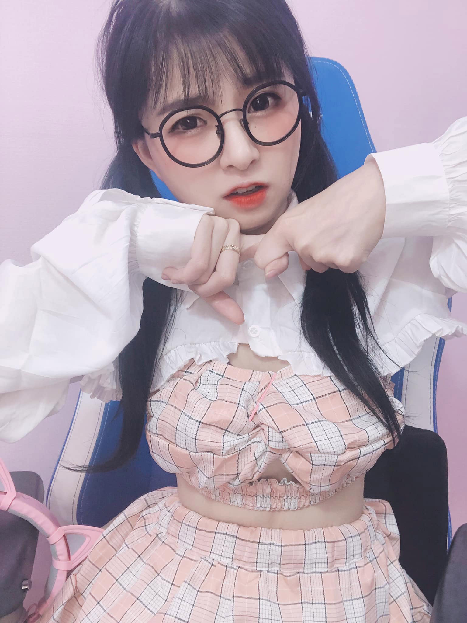 Nhan sắc xinh đẹp của streamer Mèo 2k4